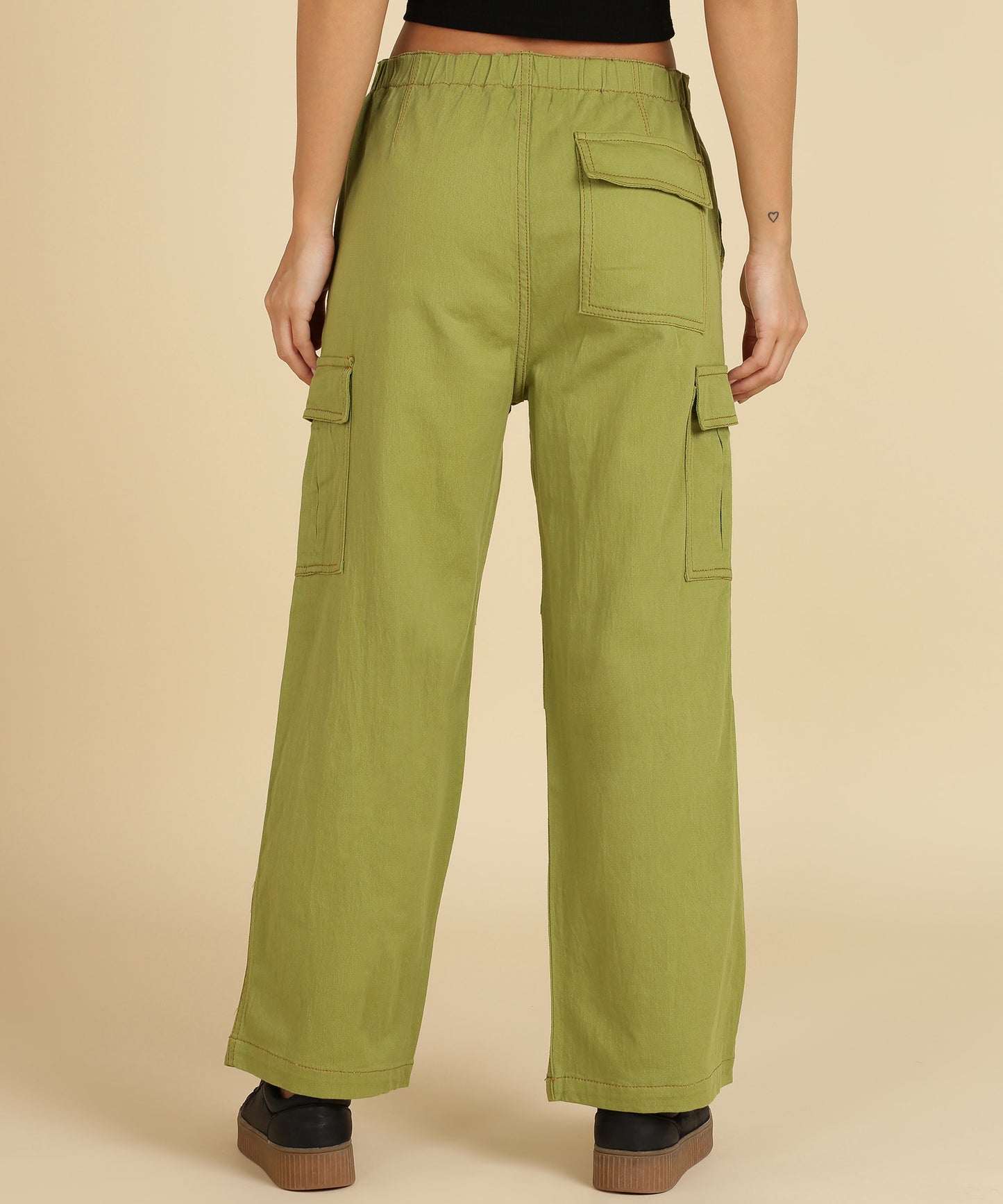 Effortless Style with Women’s Green Cargo Pants