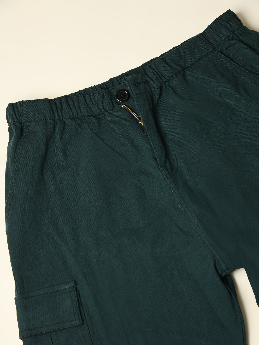 Men’s Bottle Green Cargo – Timeless Style with Functional Comfort